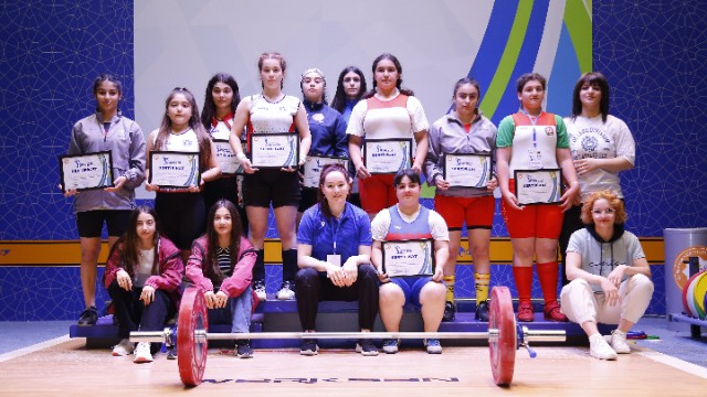 Azərbaycan birinciliyinə qızların yarışı ilə start verildi - FOTOLAR